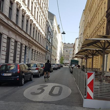 Gorgeous Viennese Apartment 10 Min To City Center Exterior foto